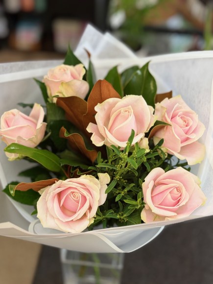 6 pink roses bouquet